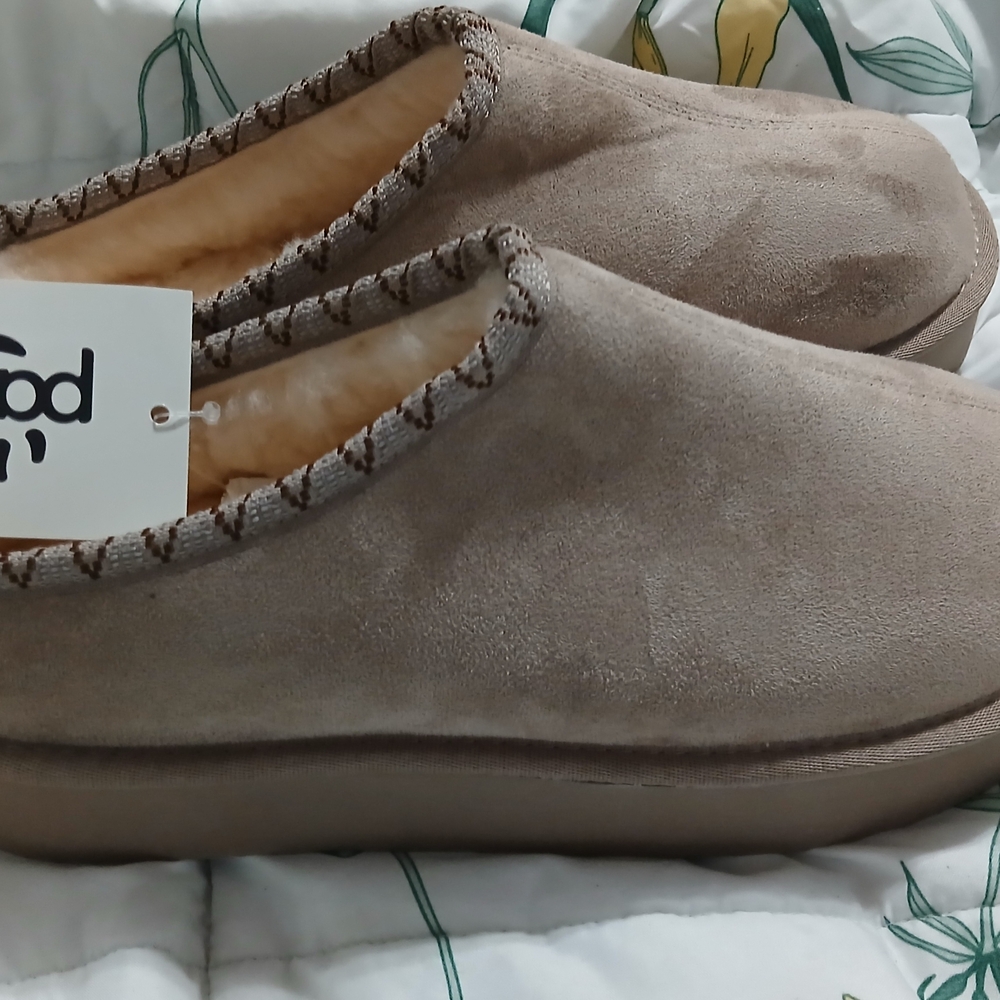 PAWZ Women's Cozy Tan Slippers